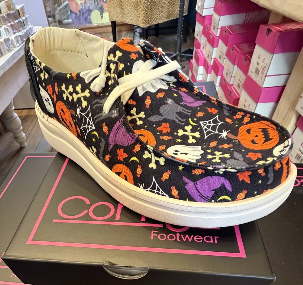 NEW CORKYS FOOTWEAR women's kyak 2 halloween shoes in black multi